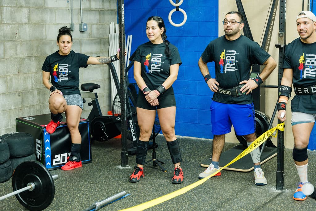 Miembros de The Tribu Box entrenando