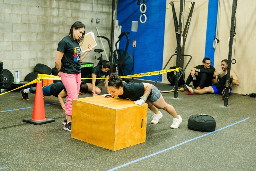 Miembros de The Tribu Box entrenando