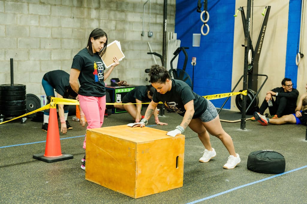 Miembros de The Tribu Box entrenando